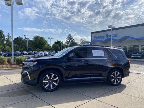 Crystal Black Pearl 2023 Honda Pilot Touring