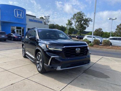 Crystal Black Pearl 2023 Honda Pilot Touring