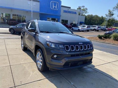 2024 Jeep Compass Latitude Lux
