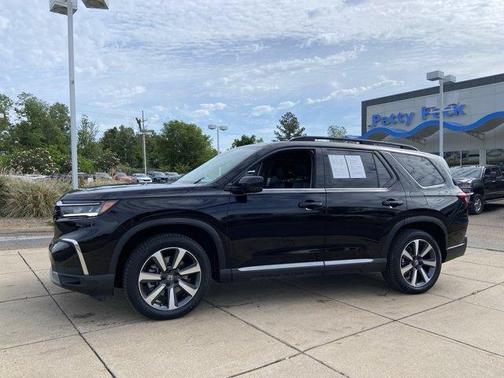 Crystal Black Pearl 2023 Honda Pilot Touring