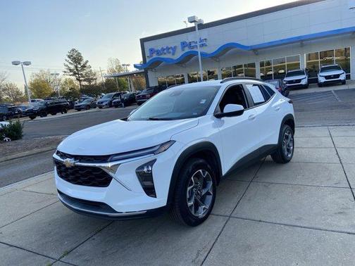 Summit White 2024 Chevrolet Trax LT