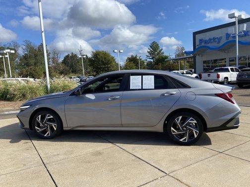 2025 Hyundai ELANTRA SEL Sport