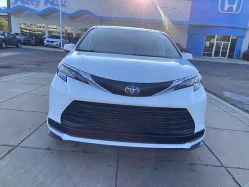 Ice 2023 Toyota Sienna LE