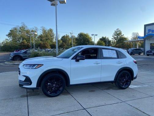 White 2024 Honda HR-V Sport