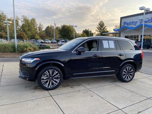 2022 Volvo XC90 T6 Momentum 7 Passenger