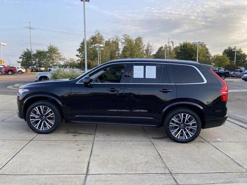 2022 Volvo XC90 T6 Momentum 7 Passenger
