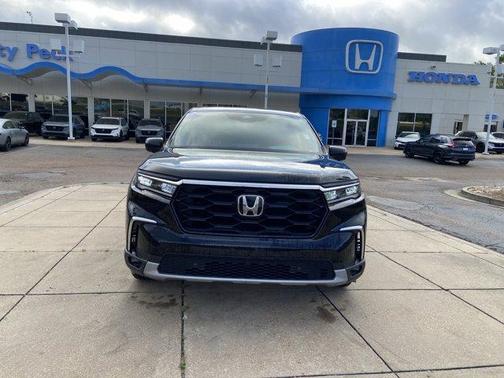 Crystal Black Pearl 2023 Honda Pilot EX-L 7-Passenger