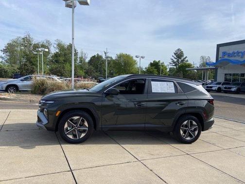 Green 2026 Hyundai TUCSON SEL