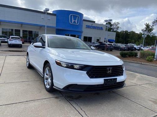 Platinum White Pearl 2023 Honda Accord LX