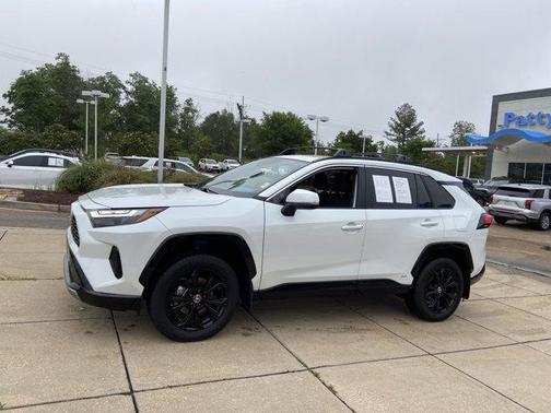 2024 Toyota RAV4 Hybrid SE