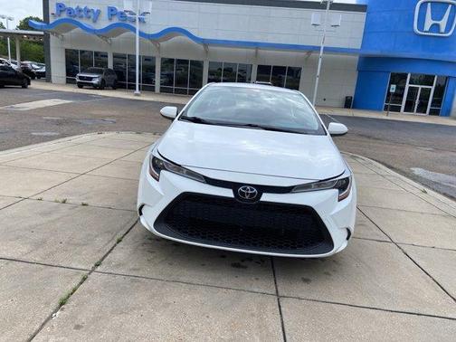 Super White 2021 Toyota Corolla LE