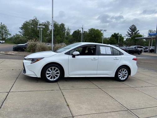 Super White 2021 Toyota Corolla LE