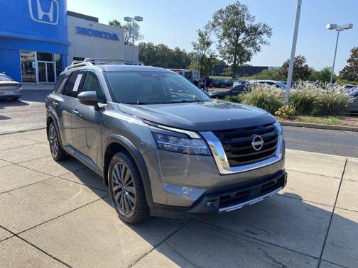 2022 Nissan Pathfinder SL