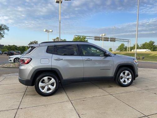Billet Silver Metallic Clearcoat 2019 Jeep Compass Latitude