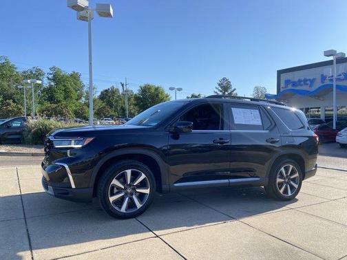 Crystal Black Pearl 2023 Honda Pilot Touring
