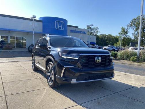 Crystal Black Pearl 2023 Honda Pilot Touring