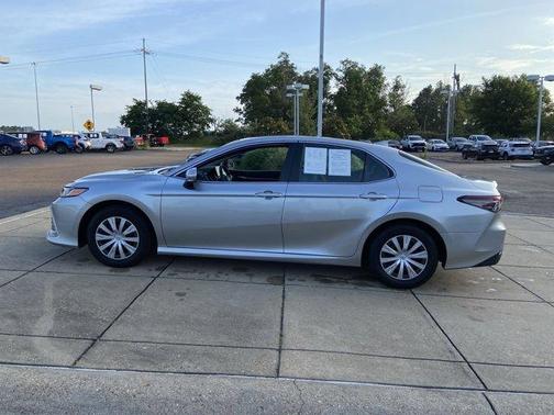 2023 Toyota Camry Hybrid LE