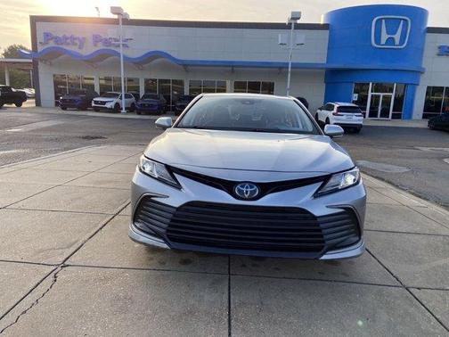 2023 Toyota Camry Hybrid LE