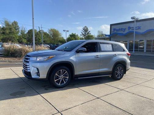 Silver 2019 Toyota Highlander XLE