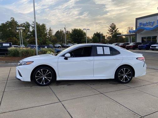 2020 Toyota Camry SE