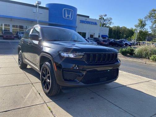 Diamond Black 2025 Jeep Grand Cherokee Laredo