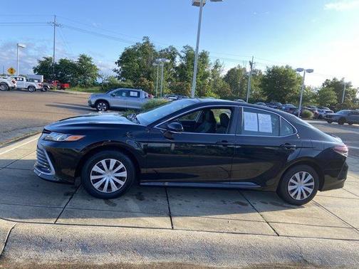 2022 Toyota Camry Hybrid LE