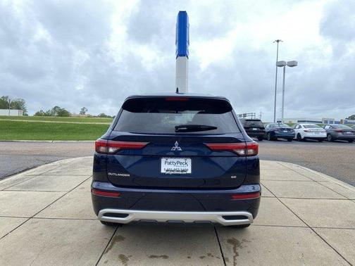Blue 2023 Mitsubishi Outlander SE
