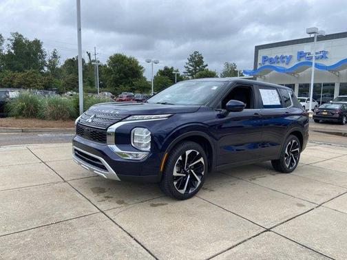 Blue 2023 Mitsubishi Outlander SE