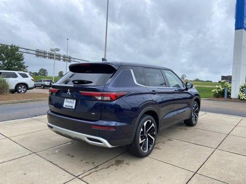 Blue 2023 Mitsubishi Outlander SE