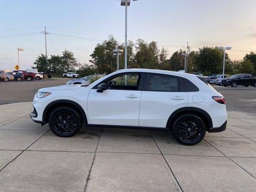 Platinum White Pearl 2026 Honda HR-V Sport