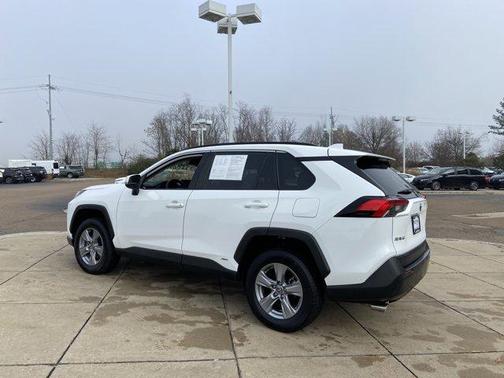 2022 Toyota RAV4 Hybrid XLE