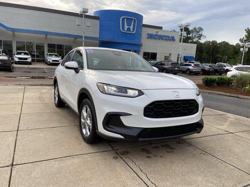 Platinum White Pearl 2025 Honda HR-V LX