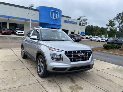 Shimmering Silver 2025 Hyundai VENUE SEL