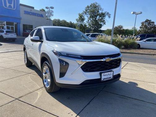 Summit White 2025 Chevrolet Trax LS