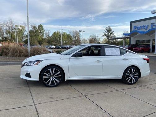 2022 Nissan Altima 2.5 SR