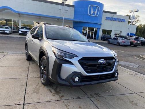 Ice Silver Metallic 2025 Subaru Outback Onyx Edition