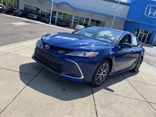 2024 Toyota Camry Hybrid XLE