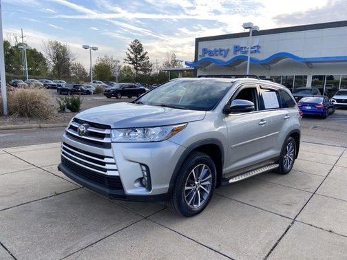 Celestial Silver Metallic 2019 Toyota Highlander XLE