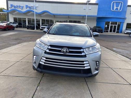 Celestial Silver Metallic 2019 Toyota Highlander XLE