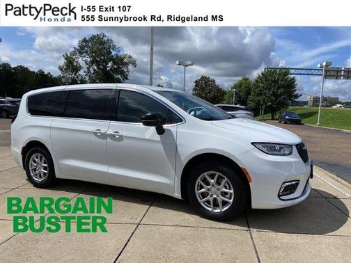 Bright White Clearcoat 2025 Chrysler Pacifica Select