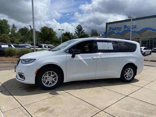 Bright White Clearcoat 2025 Chrysler Pacifica Select