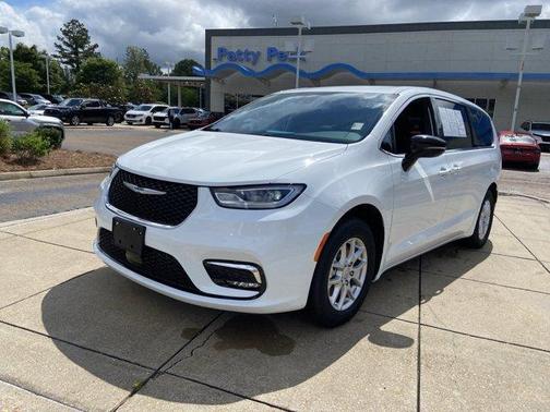 Bright White Clearcoat 2025 Chrysler Pacifica Select