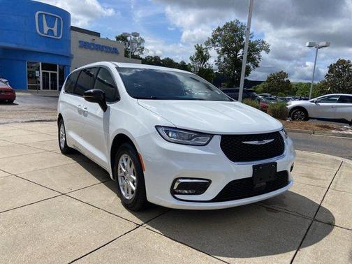 Bright White Clearcoat 2025 Chrysler Pacifica Select