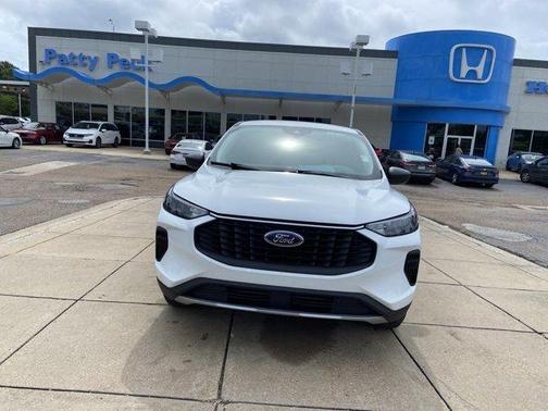 Oxford White 2025 Ford Escape Active
