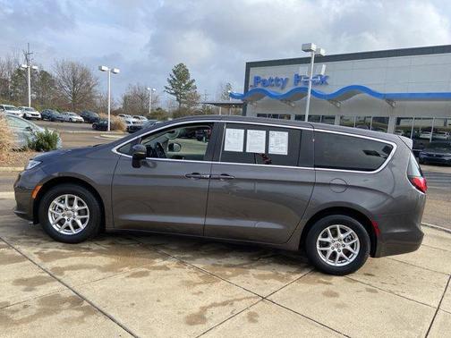 2023 Chrysler Pacifica Touring-L