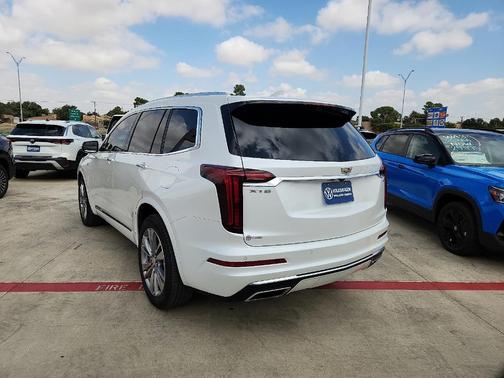 2023 Cadillac XT6 Premium Luxury FWD