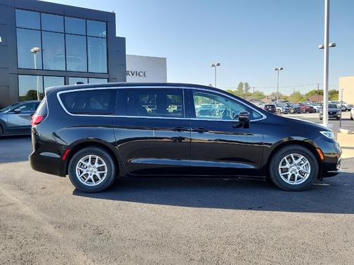 2023 Chrysler Pacifica Touring-L