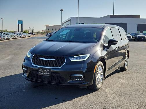 2023 Chrysler Pacifica Touring-L