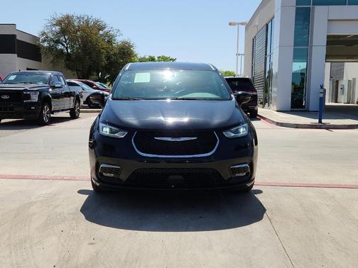 2023 Chrysler Pacifica Touring-L