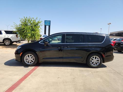 2023 Chrysler Pacifica Touring-L
